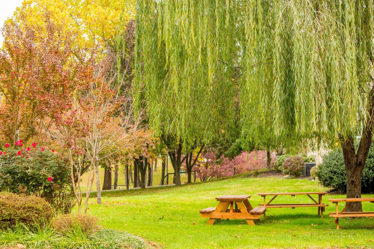 Conference Center Hotel At Valley Forge Oaks 외부 사진